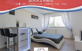 Sweethome Dijon - Black & White